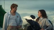 Bad Influence stars Alberto Olmo, Elea Rochera, Enrique Arce, and more. (Image via Netflix)